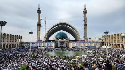 بغض رهبر انقلاب در خطبه‌های نماز عید فطر به یاد شهدای قدس و امنیت