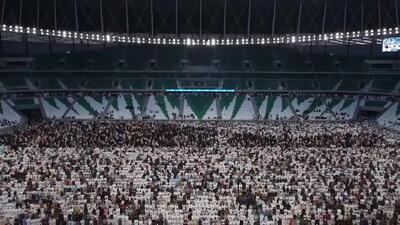 (ویدئو) اقامه نماز عید فطر در استادیوم جام جهانی