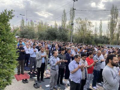 تصاویری دیگر از قرائت نماز عید فطر به امامت رهبر انقلاب در مصلی امام خمینی تهران