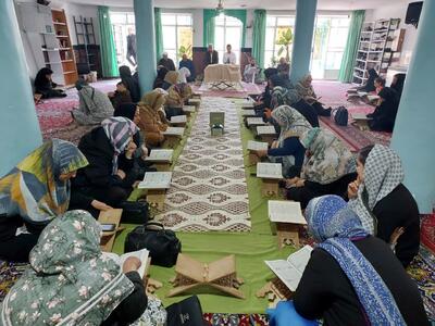 دختران عضو خانه‌های قرآنی کردستان همنیش «زندگی با آیه‌ها»