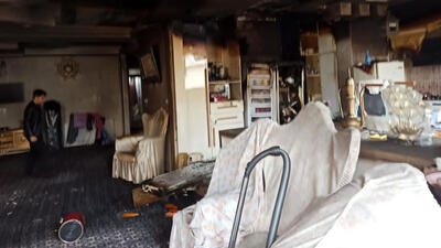 حبس شدن اعضای خانواده به علت آتش سوزی در منزل مسکونی / عملیات نجات انجام شد