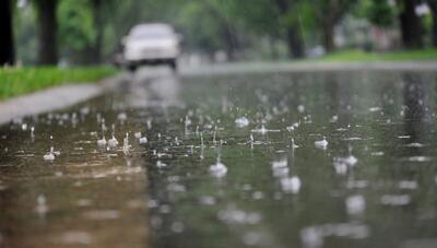 بارش باران در جاده‌های ۱۶ استان/ ترافیک سنگین در جاده چالوس