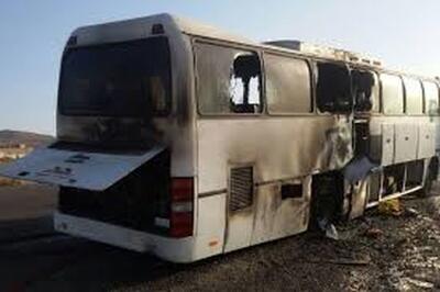 تصاویر هولناک از آتش‌سوزیِ اتوبوس در بوشهر
