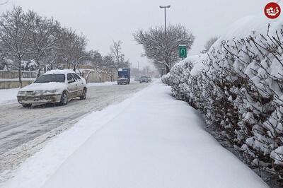 بارش برف بهاری در اردبیل جاده‌ها را محو کرد