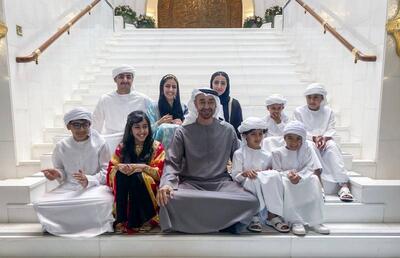 عکسی از خانواده پرجمعیت رئیس دولت امارات؛ یک خانواده 19 نفره!
