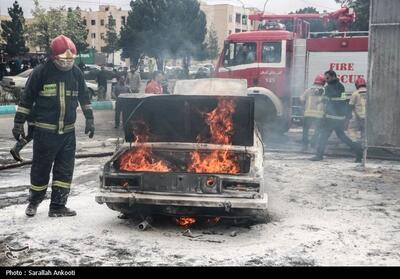 تصاویر: آتش‌سوزی خودرو حامل قاچاق سوخت در کرمان