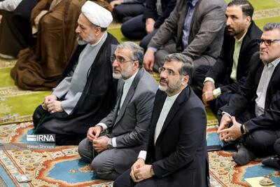 کدام مسئولان و شخصیت‌های سیاسی امروز پشت سر صدیقی نماز جمعه خواندند؟ | اقتصاد24