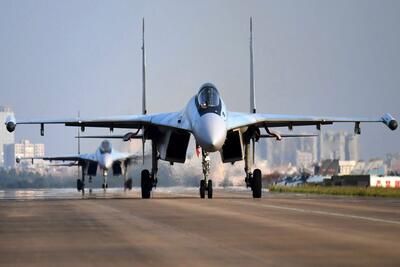 روس‌ها جنگنده‌های سوخوی خود را به خط کردند +عکس