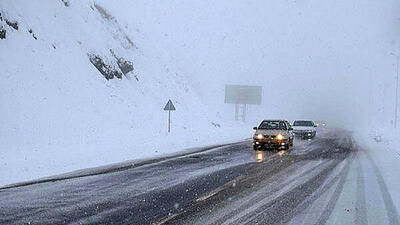 ایران در بهار یخ می زند! / بارش برف و باران در بیشتر جاده های کشور