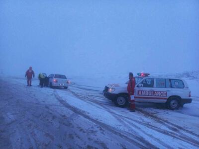 امدادرسانی به گرفتارشدگان در برف و کولاک خلخال