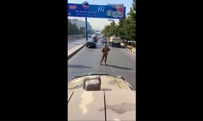 جولان نیروهای ویژه اسکیت‌ سوار طالبان در خیابان‌ ها (فیلم)