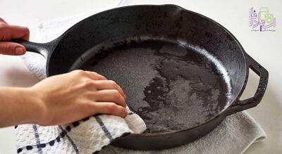 آموزش تصویری برای تمیز کردن ظروف چدنی