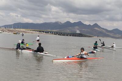 برگزاری مسابقه قایقرانی در جشنواره فرهنگی ، ورزشی و تفریحی دریاچه ارومیه