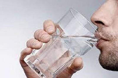 مضرات نوشیدن آب قبل از خواب