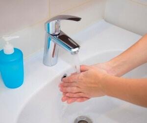 نشستن دستها بعد دستشویی چقدر خطرناکه؟