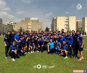 جشن تولد زبیر نیک‌نفس در حاشیه تمرین استقلال - پارس فوتبال | خبرگزاری فوتبال ایران | ParsFootball