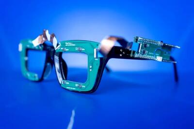 نسل جدید عینک های هوشمند؛ این عینک حرکات چشم را بدون دوربین ردیابی می‌کند!+ عکس