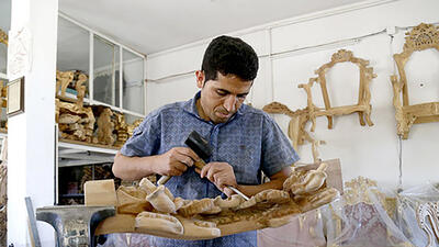بسیاری از کارگاه های مبل و منبت نیمه تعطیل و برخی از آنها تعطیل شده اند /تاثیر نرخ ارز بر صنایع دستی