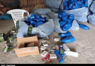 کشف 5 هزار لیتر مواد شوینده تقلبی در مشهد - تسنیم