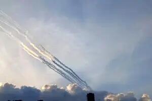 خبر فوری از حمله ایران به اسرائیل|  تصاویری از موشک‌های ایرانی بر فراز آسمان بصره