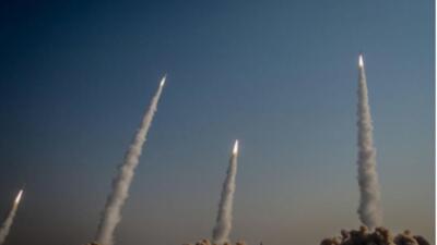 نیویورک تایمز: ایران ۳۳۱ پهپاد و موشک شلیک کرد