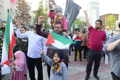مردم کرج در حمایت از حمله پهبادی ایران به اسرائیل تجمع کردند