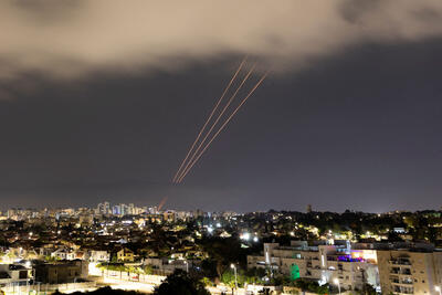نیویورک‌تایمز: ایران بیش از ۳۳۰ موشک و پهپاد به اسرائیل شلیک کرد