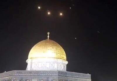 ببینید / تصویری از ده‌ها پهپاد‌ بر فراز بیت‌المقدس در عملیات دیشب