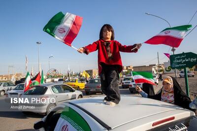 (تصاویر) راهپیمایی خودرویی قمی‌ها در حمایت از حمله سپاه به اسرائیل