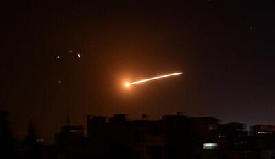 تصاویری از پرواز موشک‌‎های ایرانی در آسمان شیراز