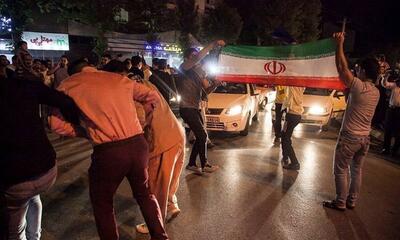 ببینید | صحنه‌هایی تازه از شادی مردم در تهران پس از حمله سپاه به اسرائیل