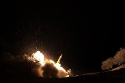 عکس | عبور پیاپی موشک‌های سپاه از آسمان شیراز به سمت اسرائیل
