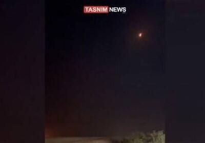 آتش‌سوزی گسترده در نقب اسرائیل به دنبال اصابت موشک‌های ایران