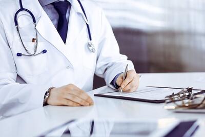 ویزیت پزشکان با مجوز دولت رئیسی رکوردشکنی کرد +جزئیات تعرفه‌های پزشکی