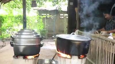 (ویدئو) روش جالب روستائیان تایلندی برای پخت یک غذا با کله پاچه گاو