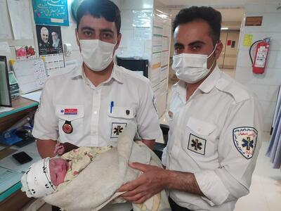 تولد نوزادان عجول در آمبولانس اورژانس ۱۱۵ زواره
