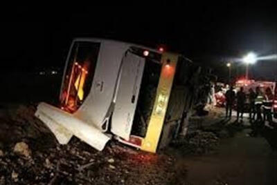 اتوبوس در گردنه حیران واژگون شد/ اعزام ٨ تیم امدادى به محل حادثه