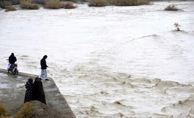 سیلاب جان ۳ نفر را در مسیر خاش - ایرانشهر گرفت