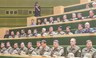 حضور فرماندهان ارتش در مجلس