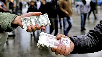 کیهان: قیمت دلار بالا نرفته؛ گران می‌فروشند!