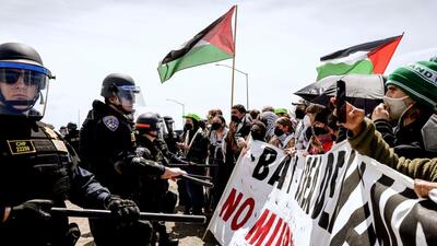(ویدئو) حامیان فلسطین پل گلدن‌گیت سانفرانسیسکو را مسدود کردند
