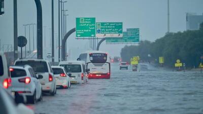 (ویدئو) فروریختن یک جاده در العین امارات در اثر بارش باران