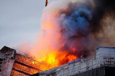 آتش‌سوزی گسترده در ساختمان تاریخی ۴۰۰ ساله در دانمارک+فیلم