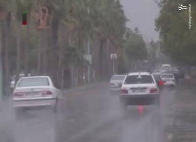 فیلم/ باد و باران شدید همراه با رعدوبرق در استان هرمزگان