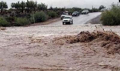 بارش باران و طغیان رودخانه ۳ جاده را در جنوب کرمان مسدود کرد