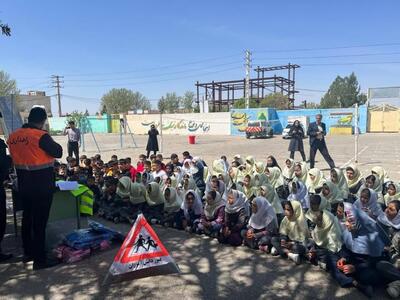 ارائه آموزش‌های ایمنی و ترافیک به ۱۸۰ دانش‌آموز در نظرآباد