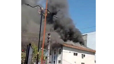 مصدومیت 4 آتش‌نشان در عملیات اطفاء حریق مجتمع فرهنگی در تالش