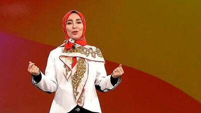پابرهنه شدن ژیلا صادقی روی آنتن زنده تلویزیون ! / پرحاشیه ترین خانم مجری آن هم جلوی دوربین !
