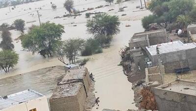 سیل موجب انسداد ٣ جاده و تخلیه ٣ روستا در جنوب استان کرمان شد