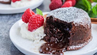 طرز تهیه کیک شکلاتی فقط در ۷ دقیقه (فیلم) | شبکه اطلاع‌ رسانی طلا و ارز